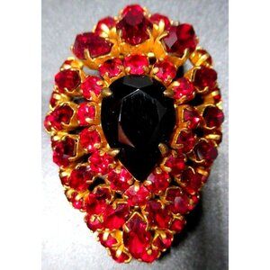DEPOSE ROGER JEAN PIERRE Black & Red Rhinestone Vintage Fur Clip